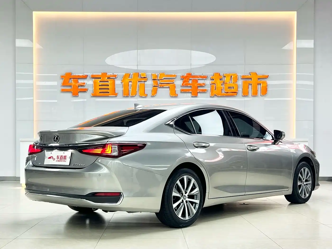 Фото 5 - Lexus ES