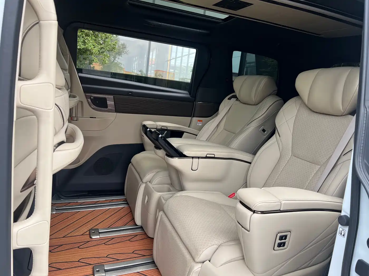 Toyota Alphard 2024 Hybrid 2.5L Ultimate Enjoyment Edition фото 3