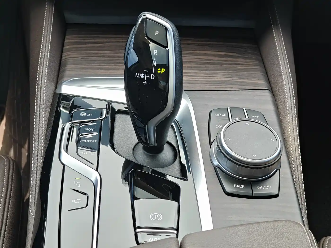 BMW 5 Series 2021 530Li Premium Luxury Package фото 28