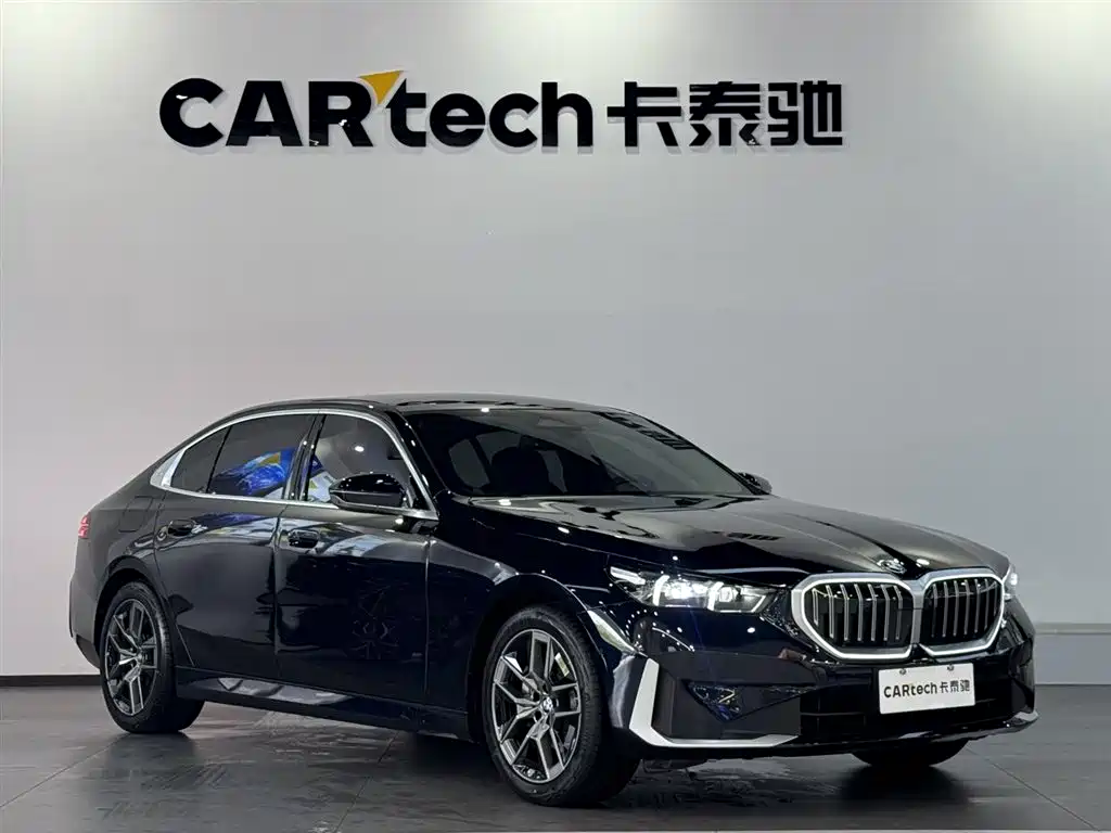 BMW 5 Series 2024 530Li Leading Model Luxury Package фото 4