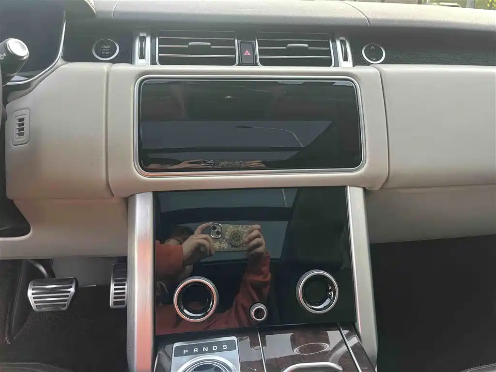 Land Rover Range Rover 2021 3.0 L6 Heritage Extended Classic Edition фото 14