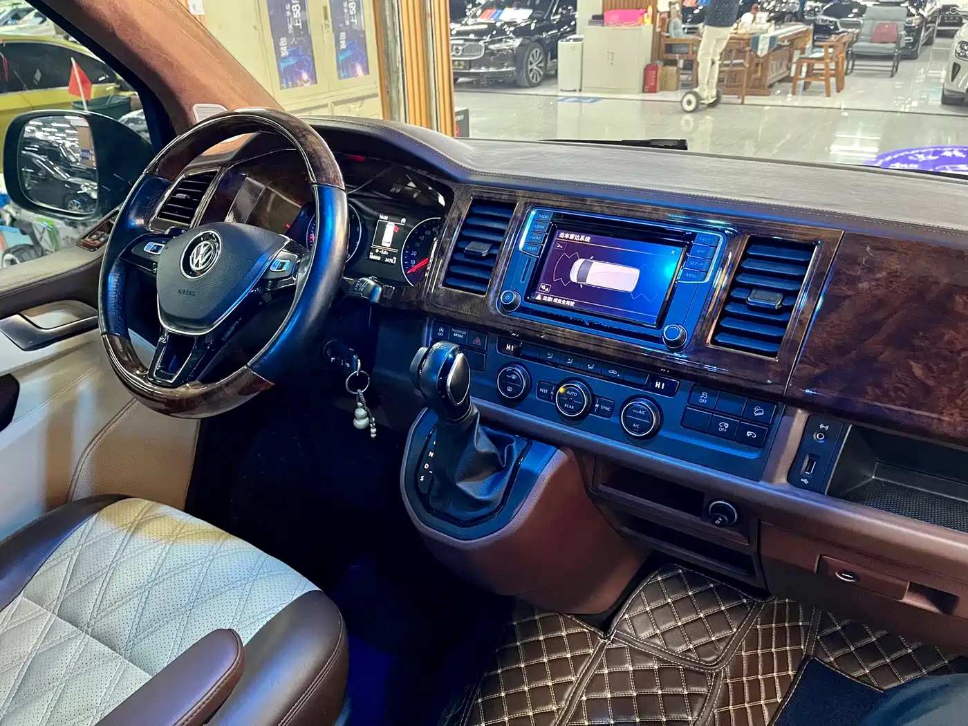 Volkswagen Caravelle 2019 2.0TSI 4WD Comfort 7-seater фото 15