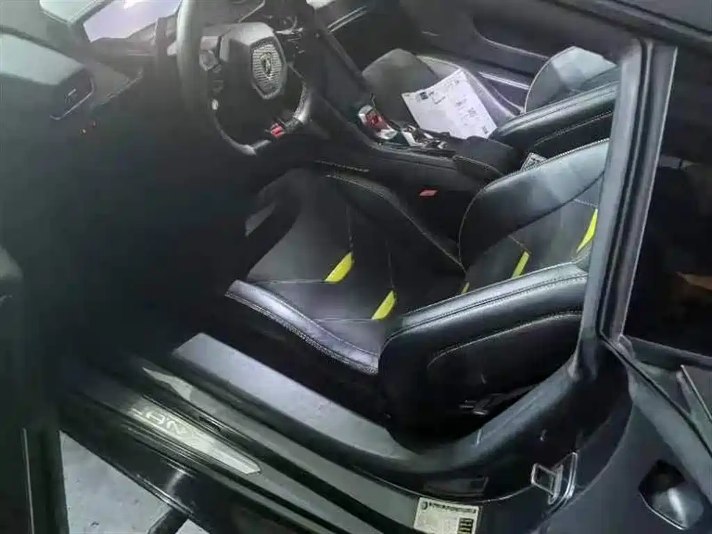 LAMBORGHINI HURACÁN