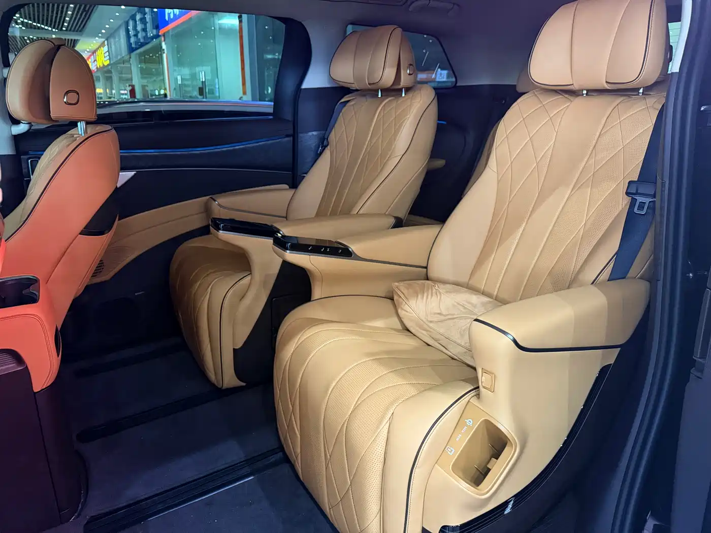 Denza D9 2024 DM-i 980 AWD Premium фото 14