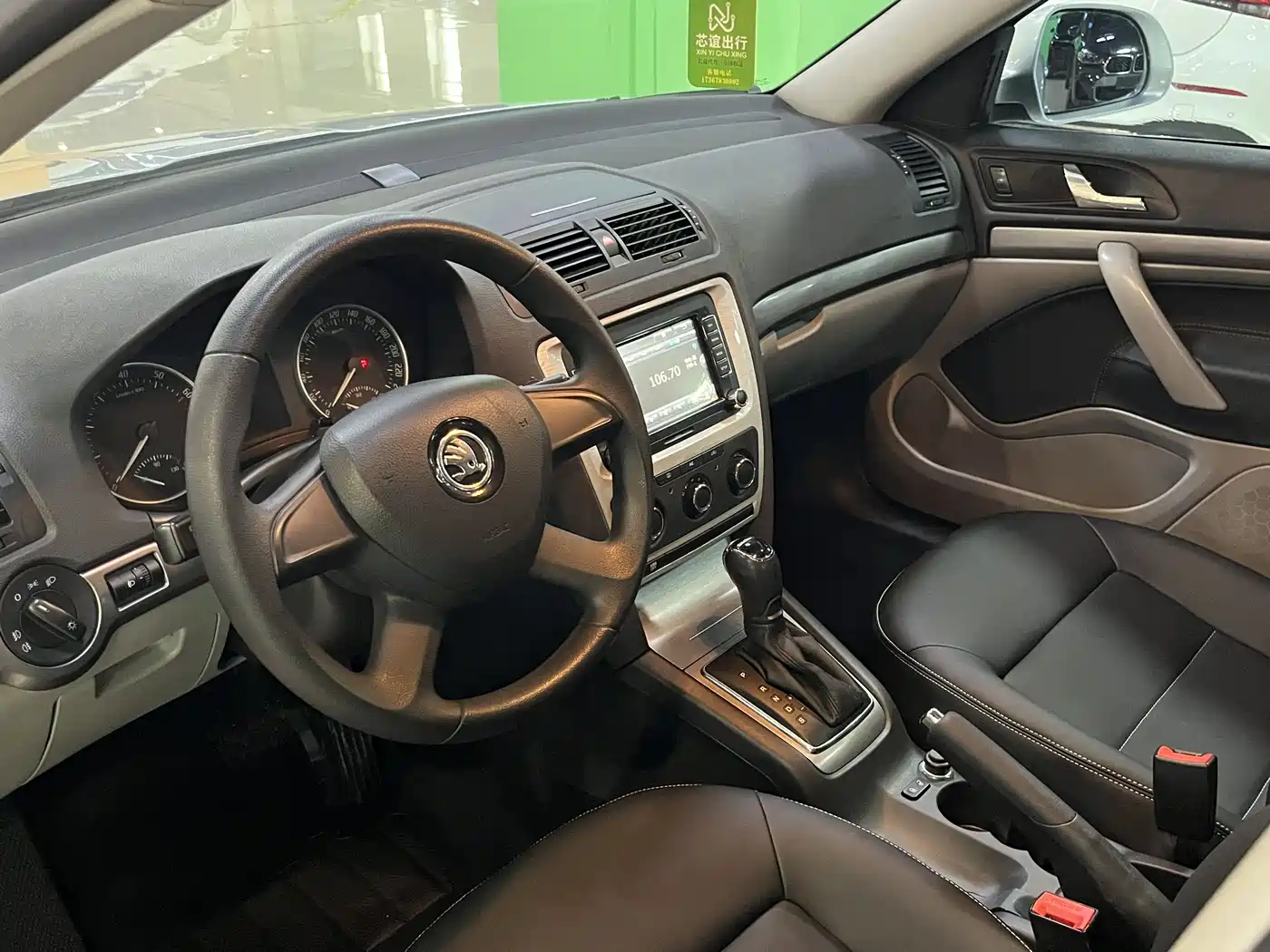 Škoda Octavia 2015 Classic 1.6L Automatic Leisure Edition фото 6