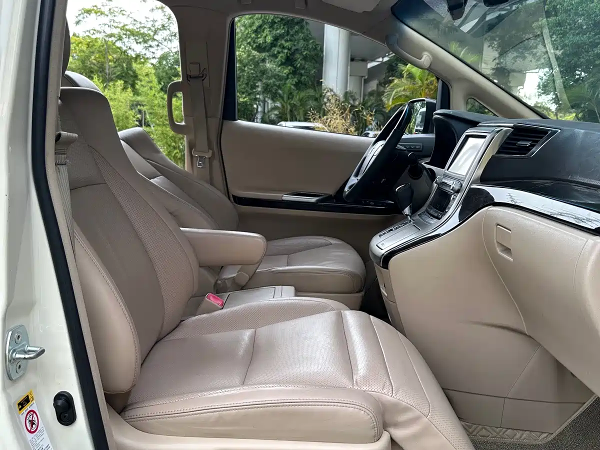 Toyota Alphard 2012 3.5L Luxury Edition фото 10