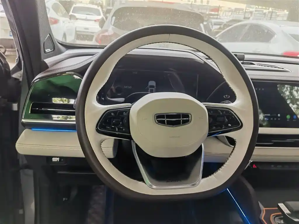 Фото 3 - Geely Monjaro