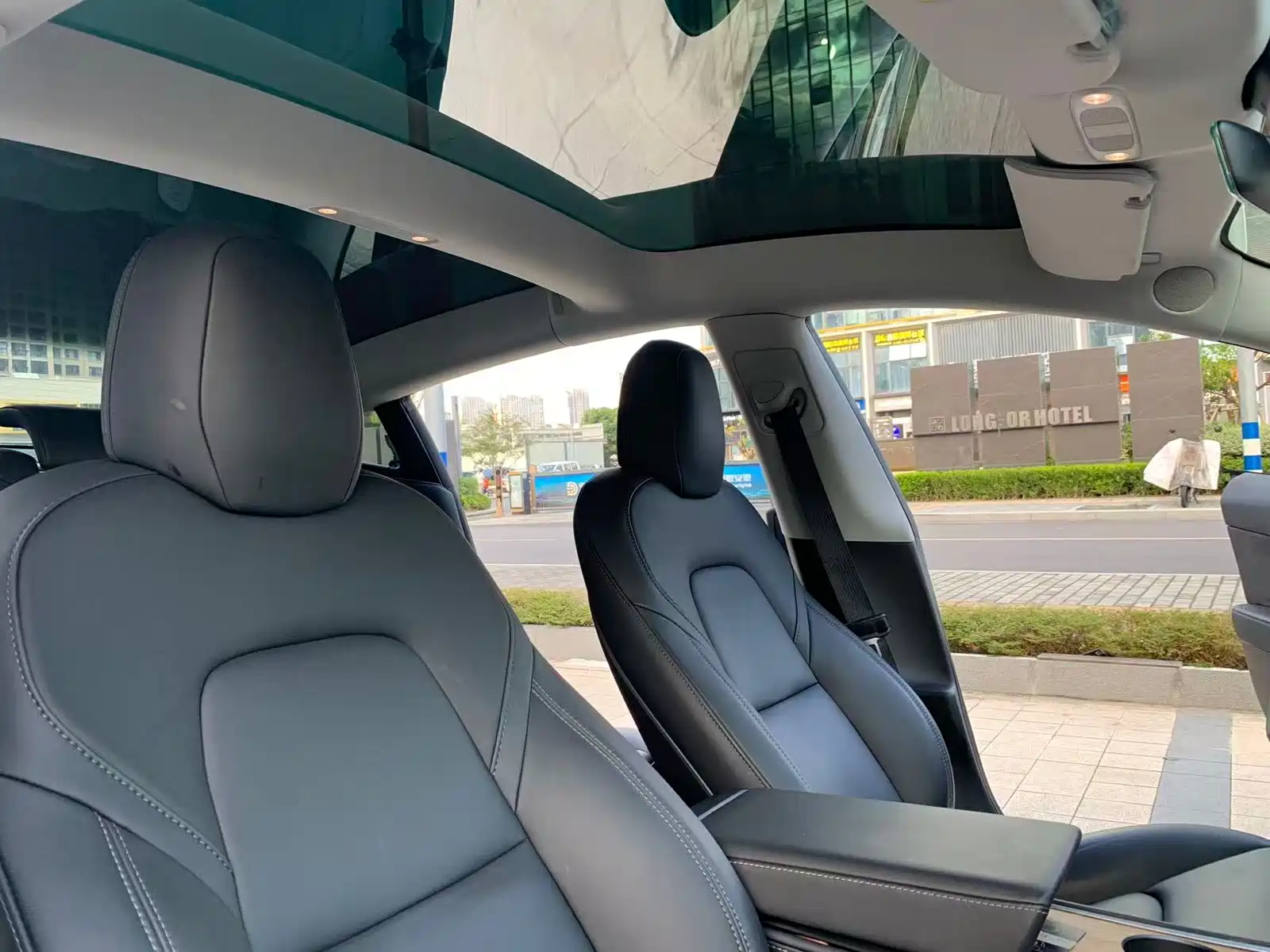Фото 29 - Tesla Model 3