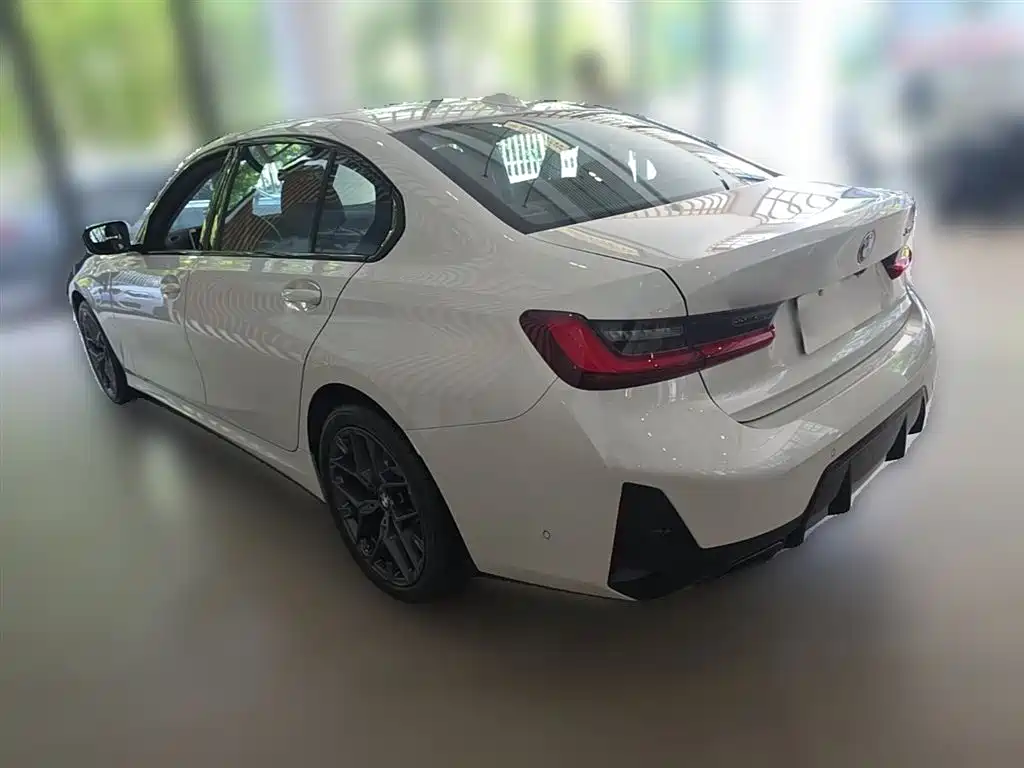 BMW 3 Series 2025 330Li M Sport Night Edition фото 9