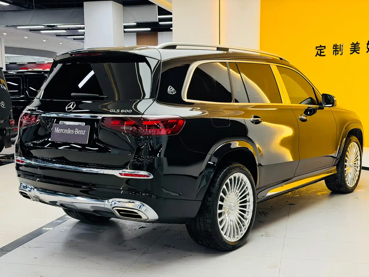 Mercedes-Benz Maybach GLS 2025 GLS 600 4MATIC Polar Night Edition фото 7