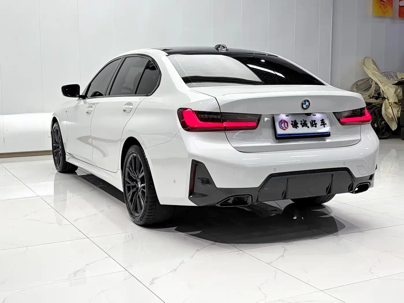 BMW 3 Series 2023 325Li M Sport Black Night Package фото 6