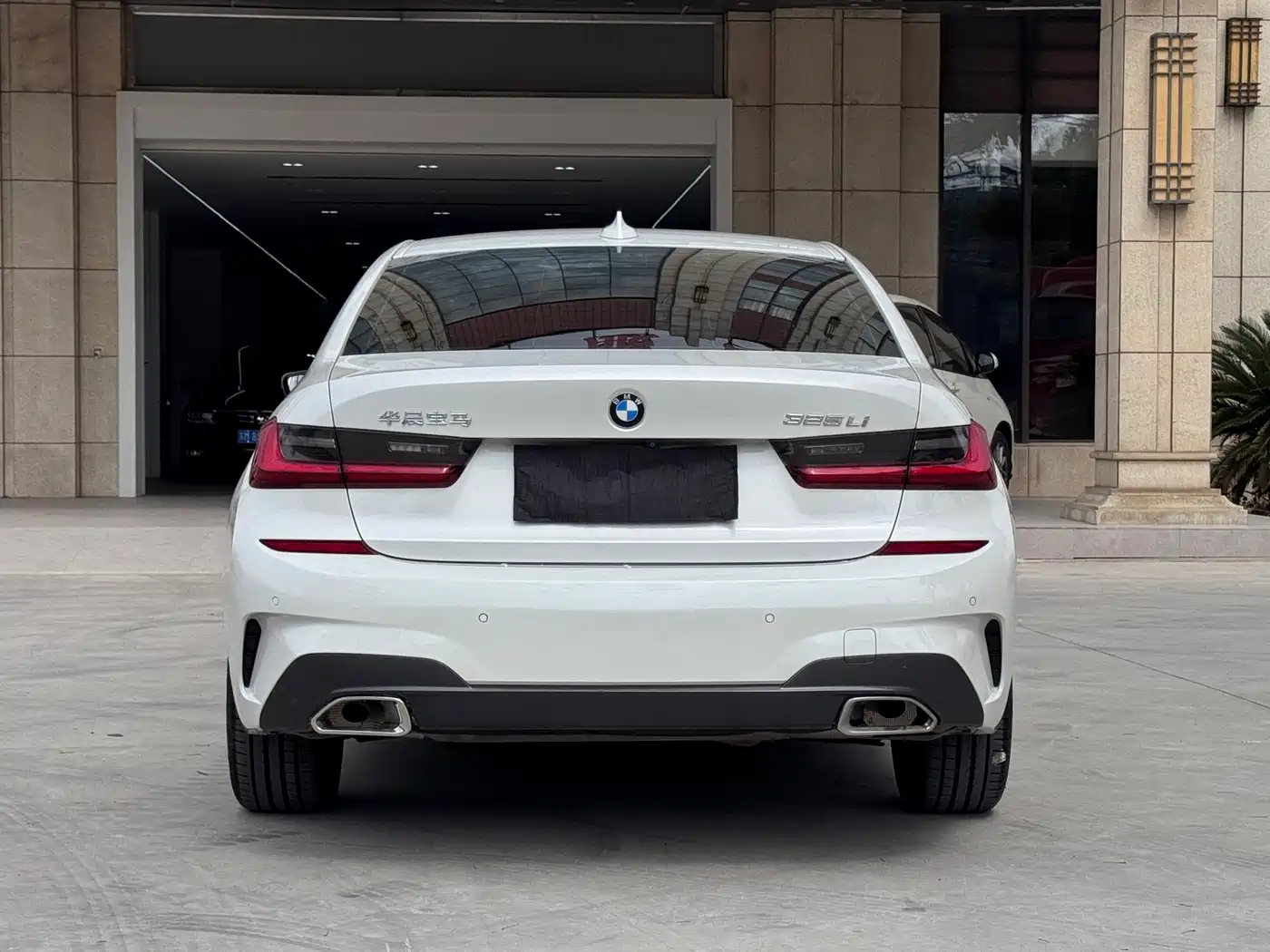 BMW 3 Series 2022 325Li M Sport Package фото 9