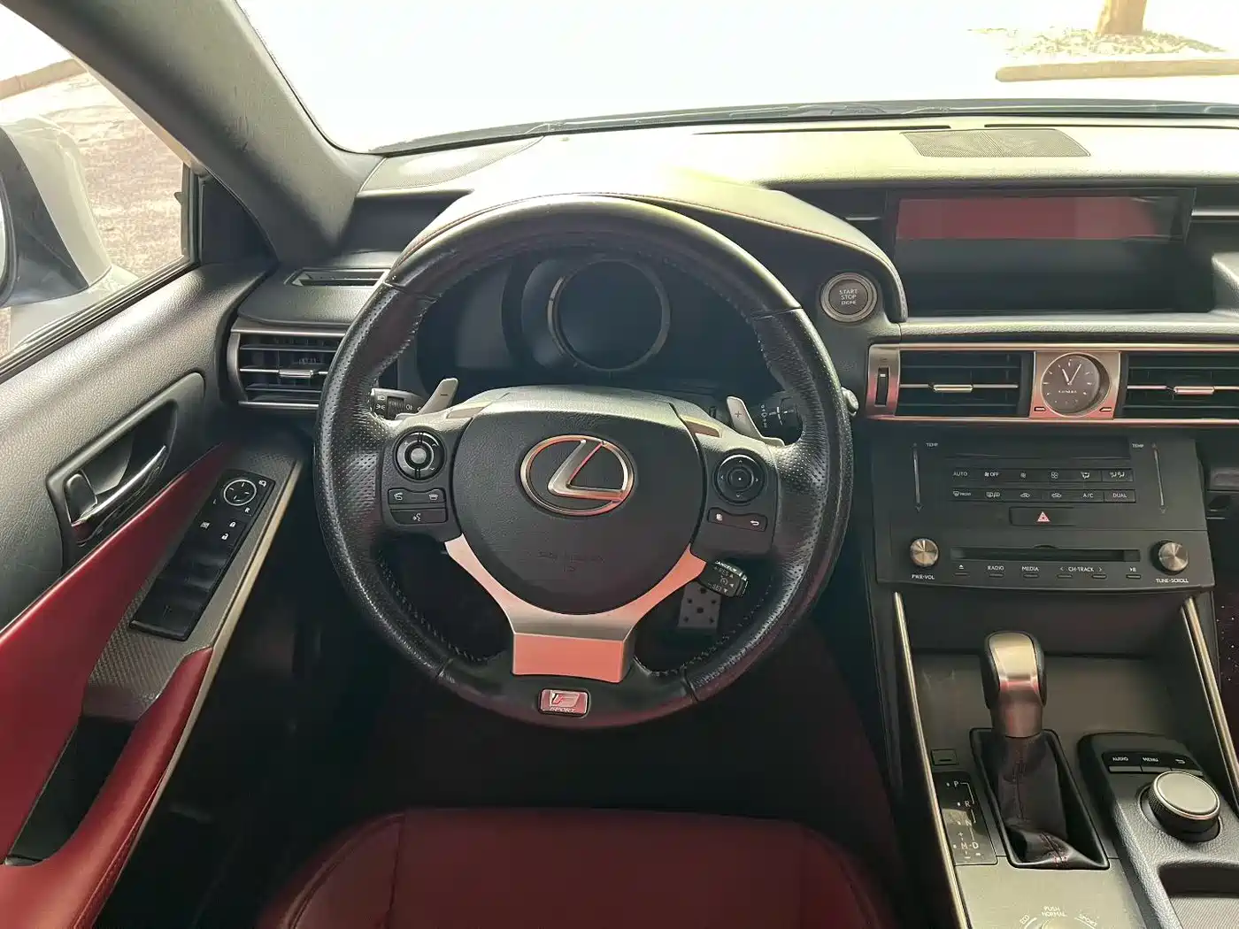 Lexus IS 2015 200t F SPORT фото 9