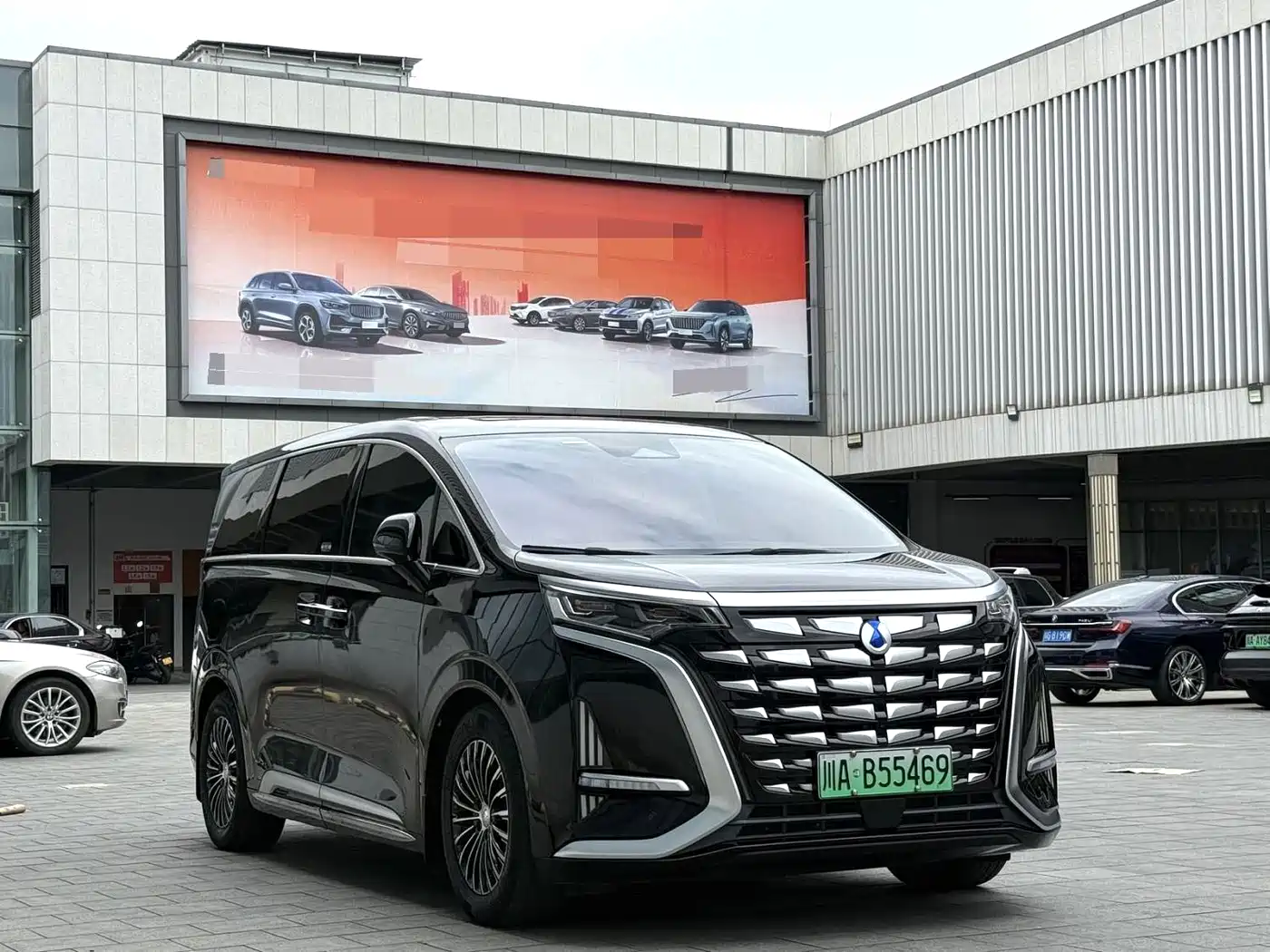 Denza D9 2024 EV 600 AWD Premium фото 3