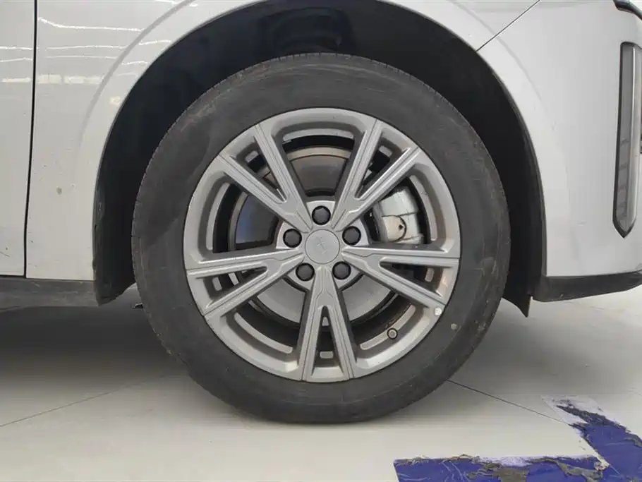 Geely Galaxy Galaxy L6 2025 EM-i 140km Explorer+ Edition фото 6