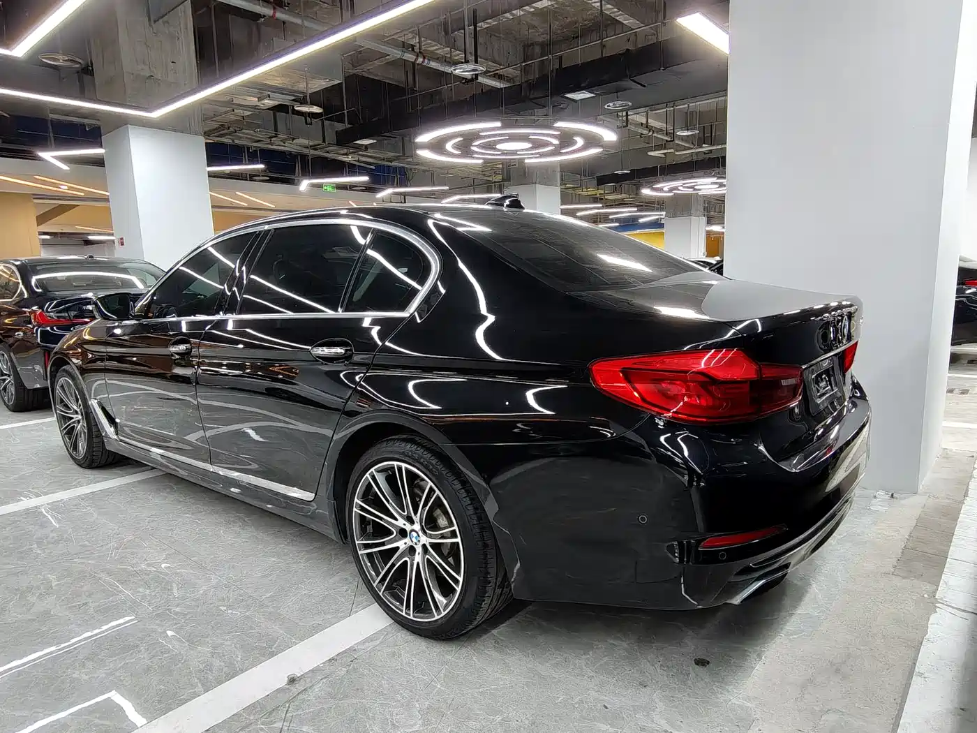 BMW 5 Series 2019 530Li Premium Luxury Package фото 13
