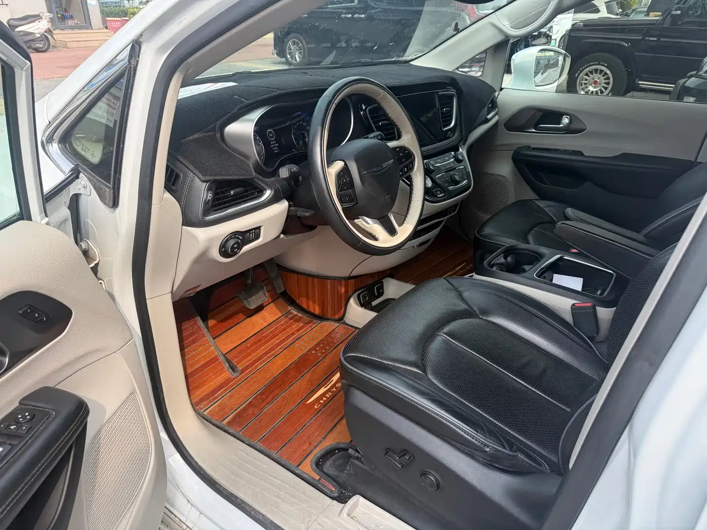 Chrysler Pacifica 2019 2017 3.6L Premium Edition