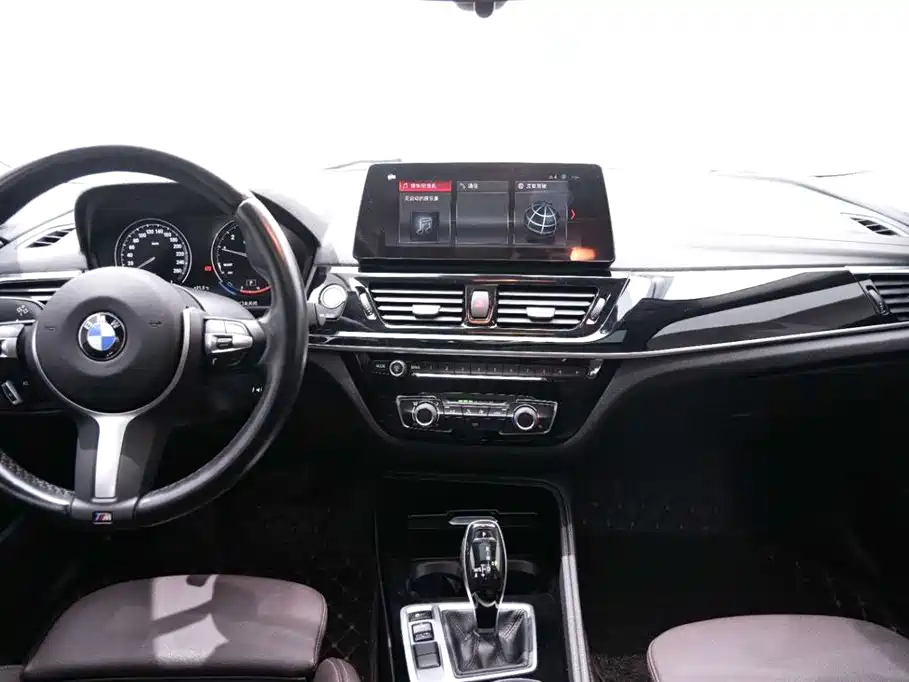 BMW 1 Series 2022 120i M Sport Shadow Edition фото 20