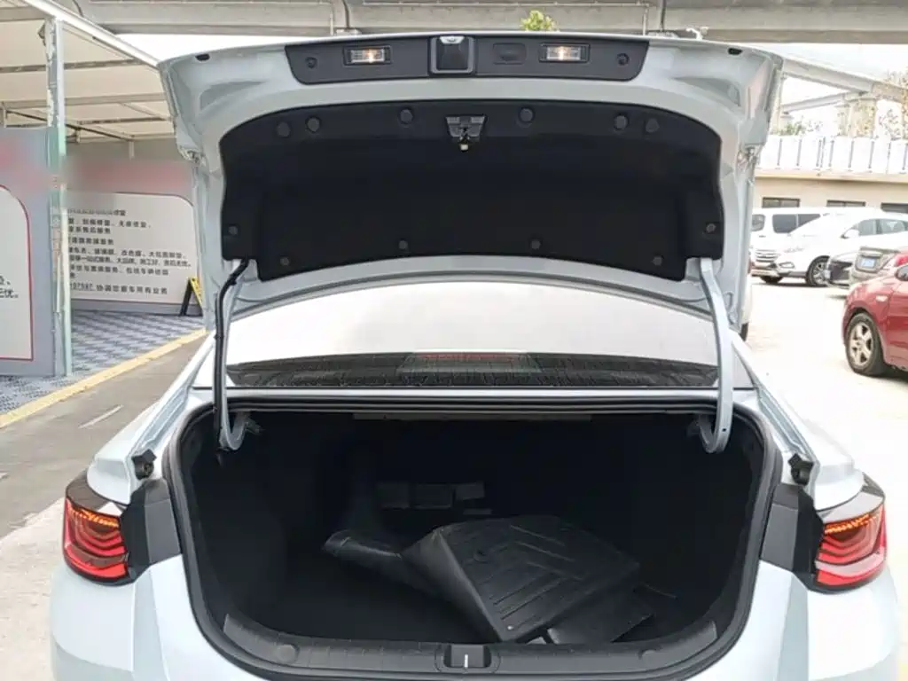 Geely Emgrand L HiP 2024 2024 Model Soaring Dragon Edition 1.5TD-DHT Pro 100KM Excellence Type