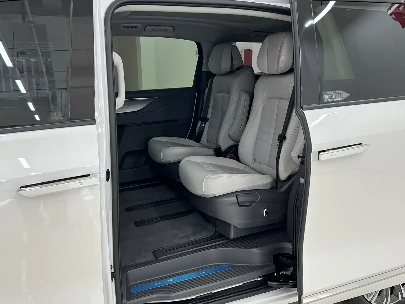 Buick GL8 2025 Model Landglory Smart Edition фото 6