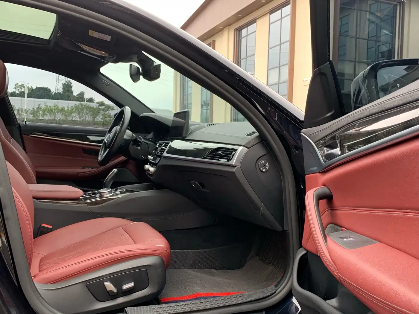 BMW 5 Series 2021 525Li M Sport Package фото 16