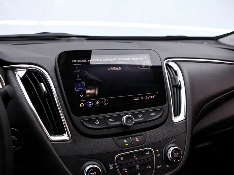 Photo 8 - Chevrolet Malibu XL