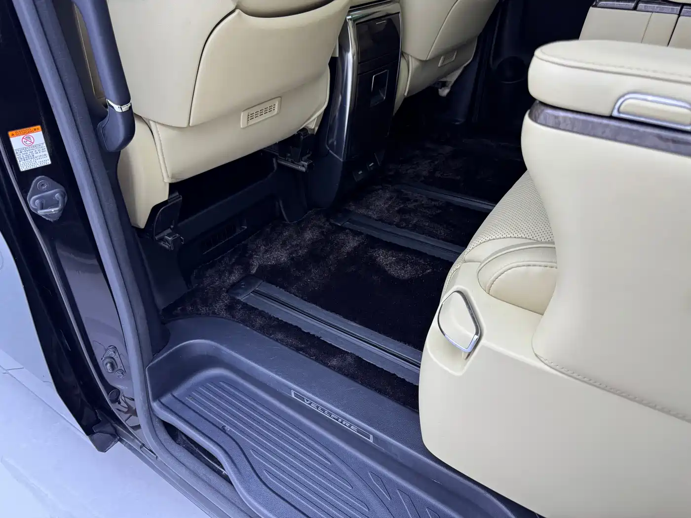 Toyota Vellfire 2019 Hybrid 2.5L HV Premium Edition фото 9