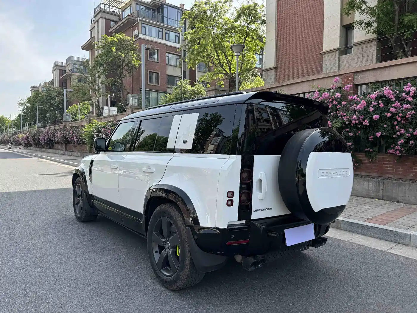 Land Rover Defender 2023 Model 110 3.0T P400 X-DYNAMIC HSE фото 8