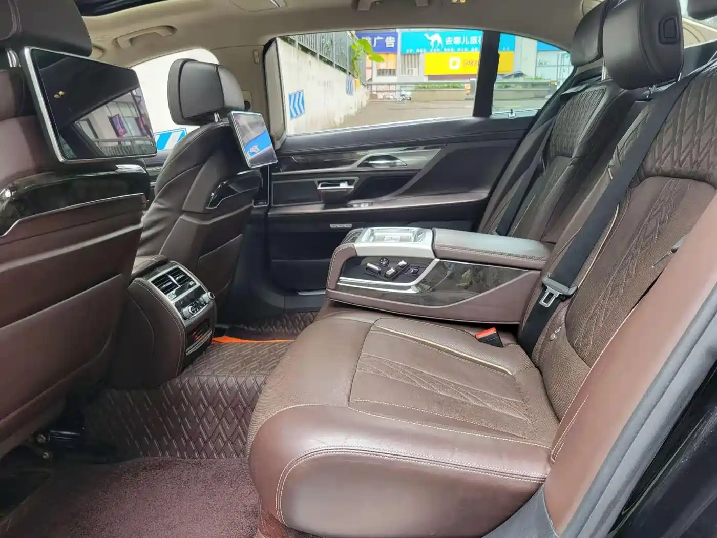 BMW 7 Series 2016 730Li Leading фото 18