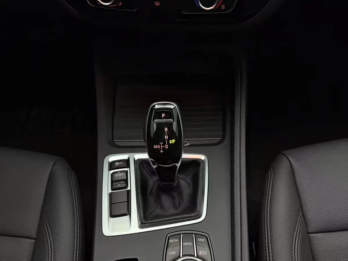 BMW 1 Series 2021 120i M Sport фото 16