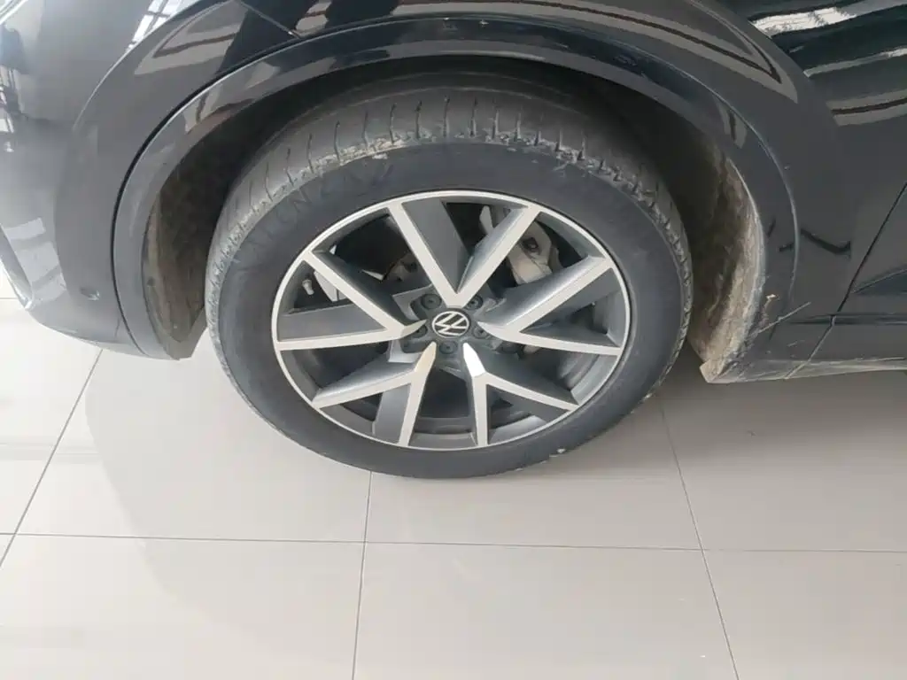 Фото 23 - Volkswagen Touareg