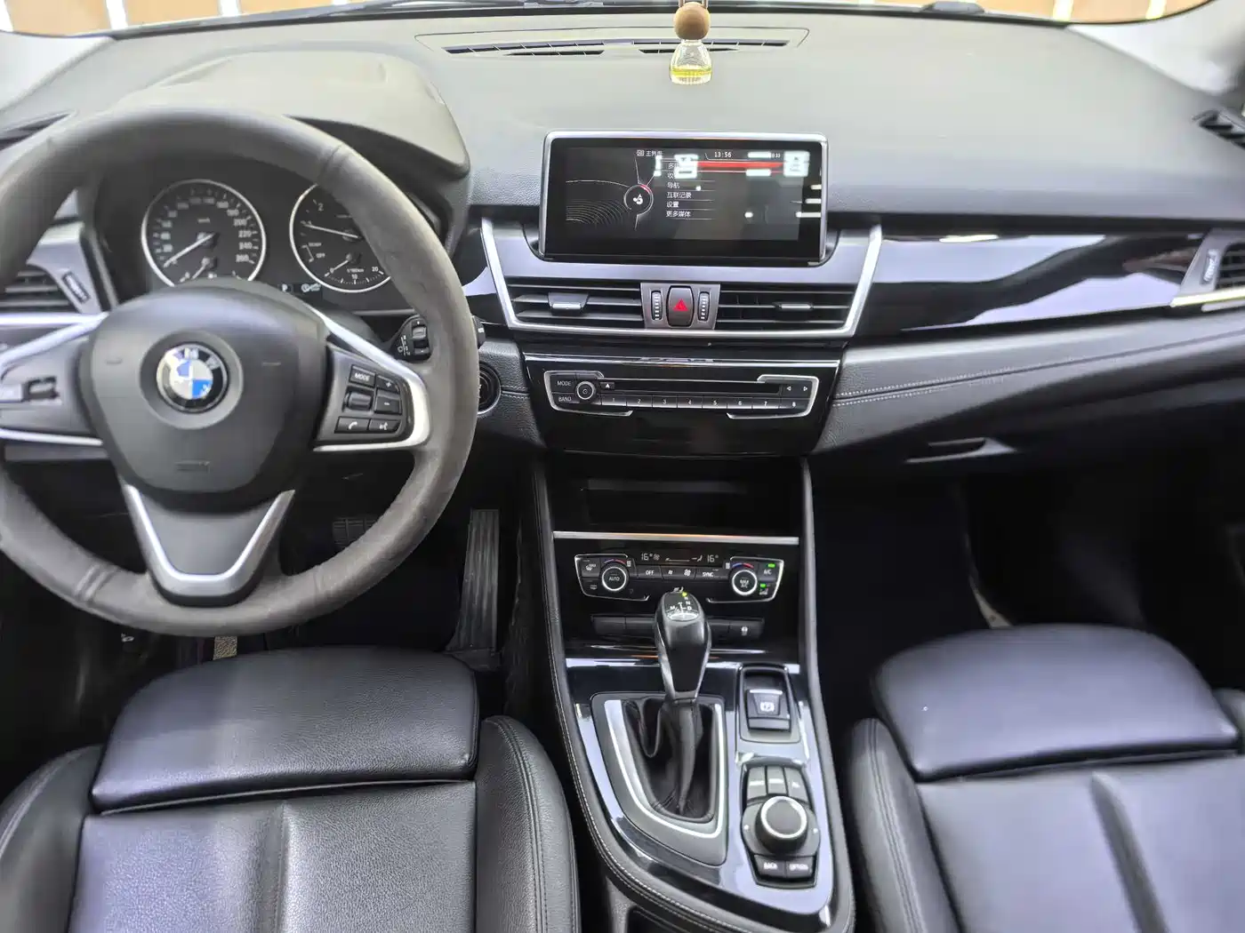 BMW 2 Series Touring 2016 218i Sport Design Package фото 8