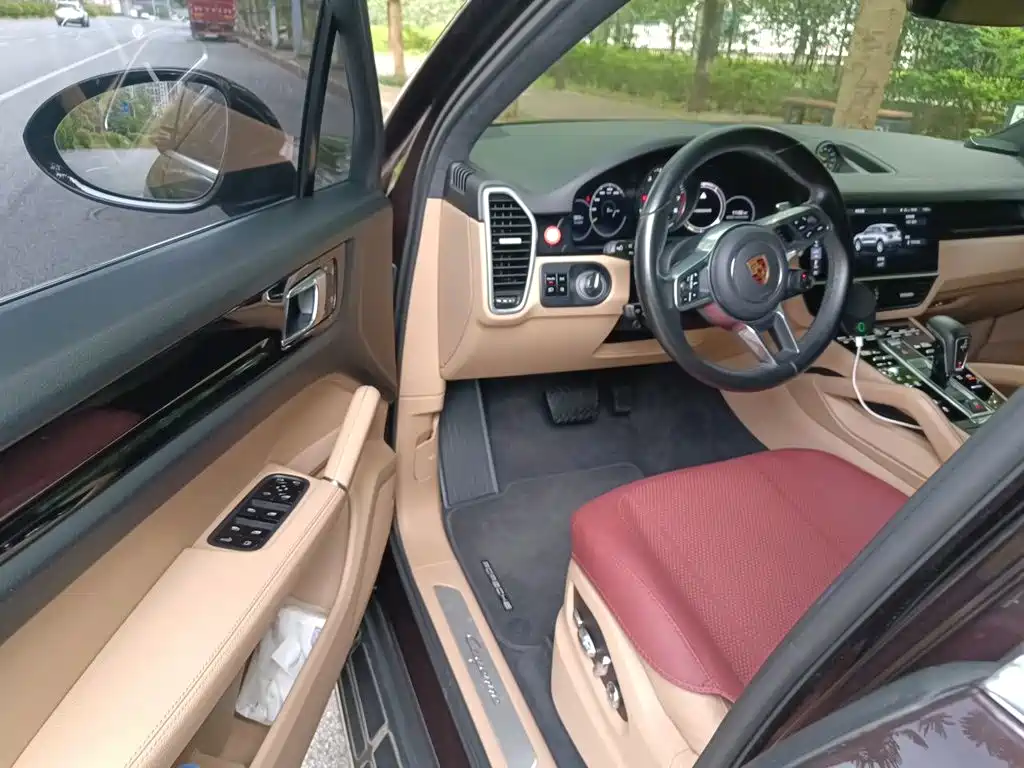 Photo 12 - Porsche Cayenne New Energy