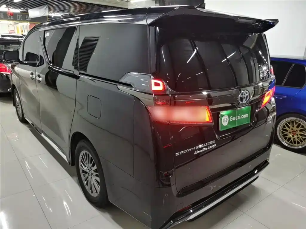Toyota Vellfire 2023 Crown Hybrid 2.5L HV Ultimate фото 5