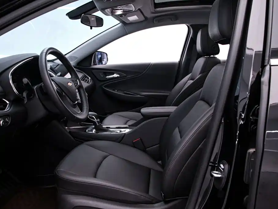 Photo 13 - Chevrolet Malibu XL