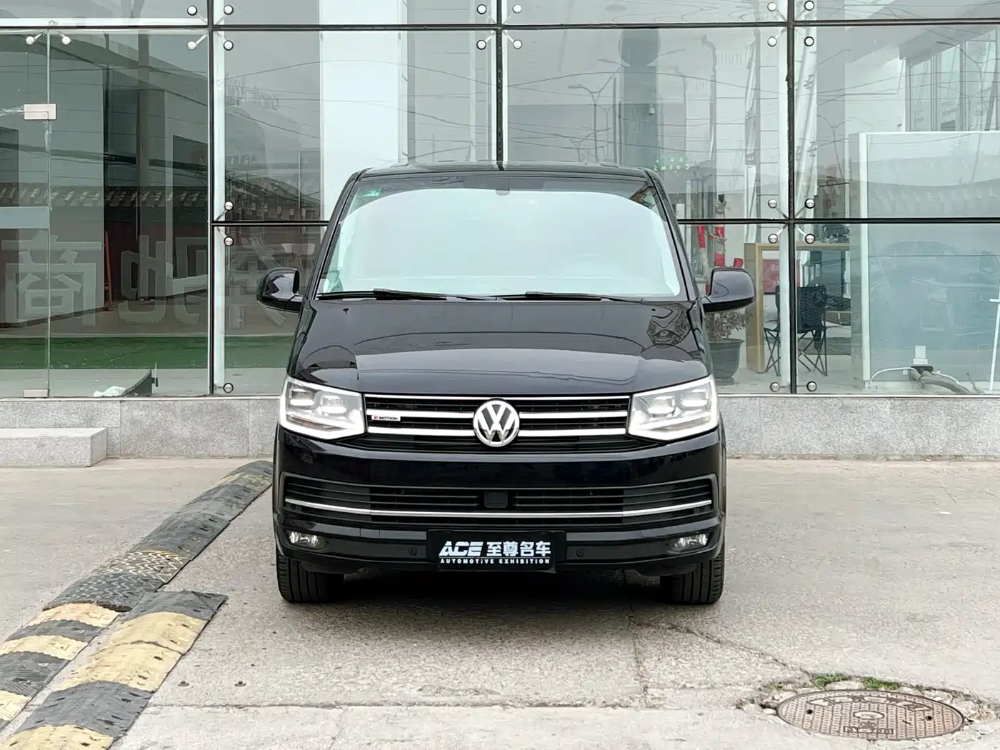 Volkswagen Multivan 2016 2.0TSI 4WD Prestige 7-Seater фото 2
