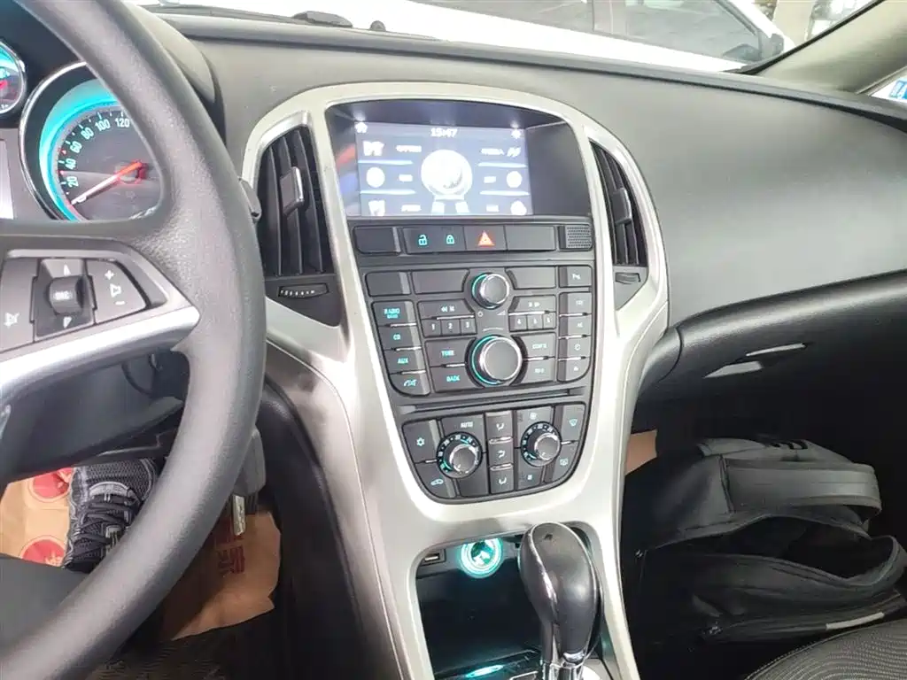 Buick Excelle 2014 XT 1.6L Automatic Fashion фото 13