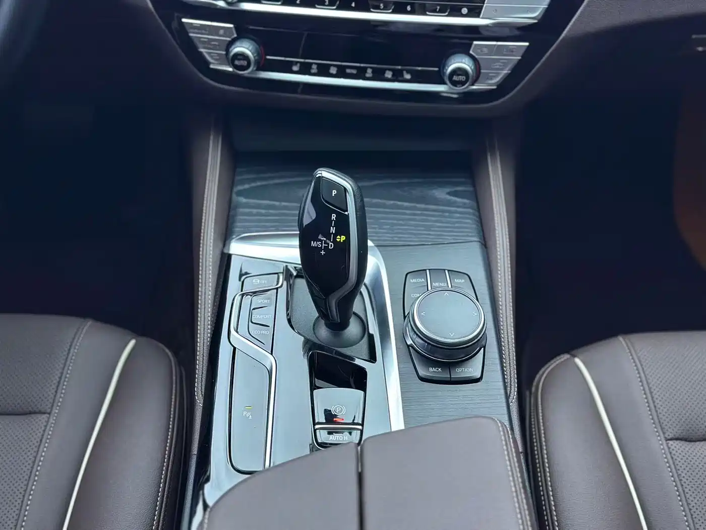BMW 5 Series 2023 530Li Leading M Sport Package фото 10
