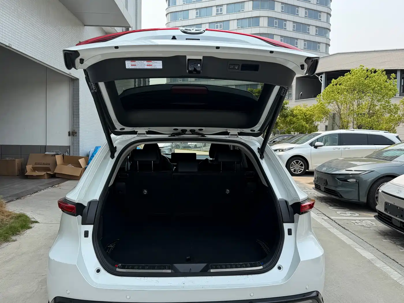 Toyota Venza 2024 2.5L Smart Hybrid 2WD Premium Edition фото 5