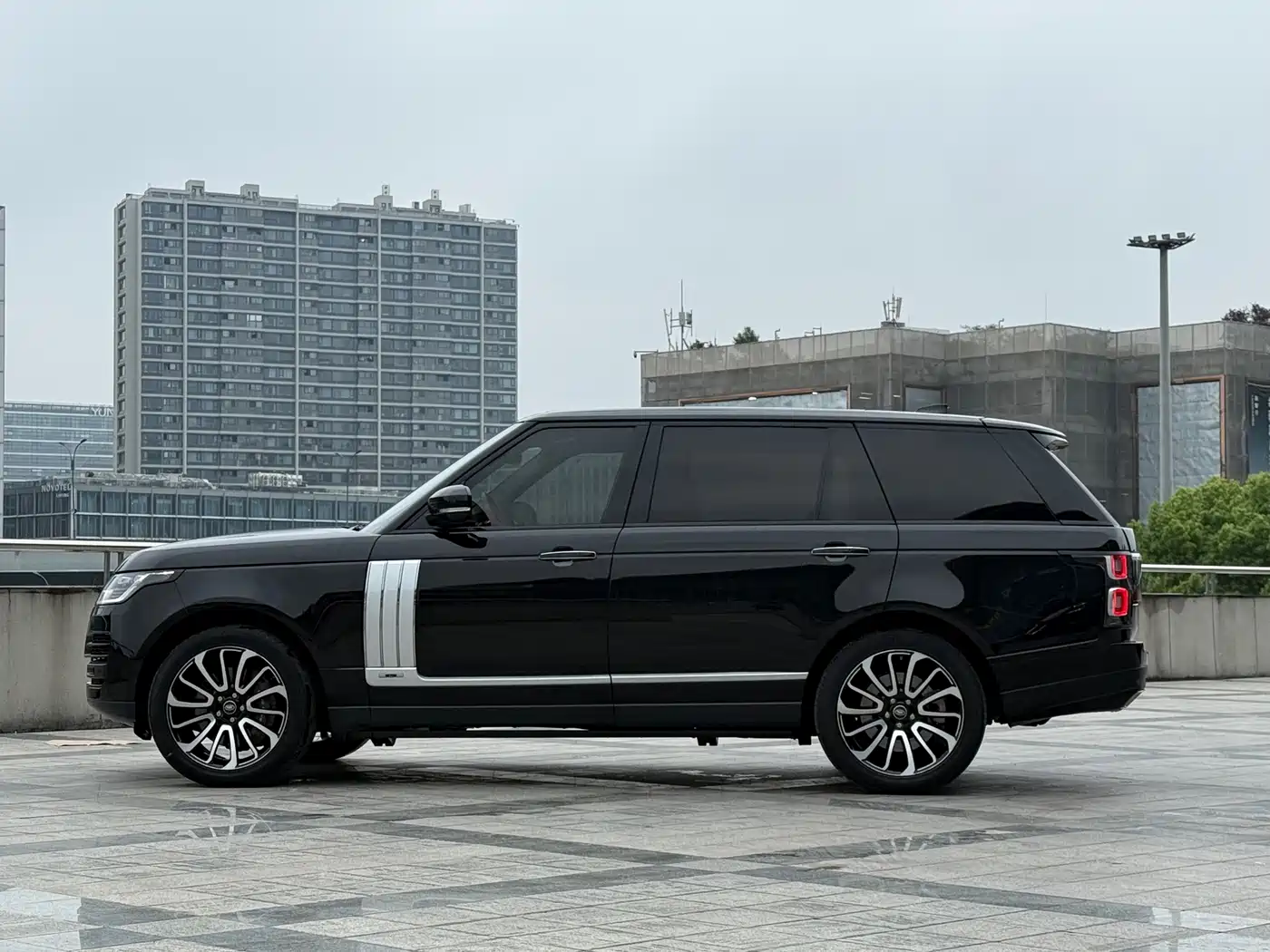 Land Rover Range Rover 2018 3.0 SC V6 Vogue Heritage Extended Edition фото 9