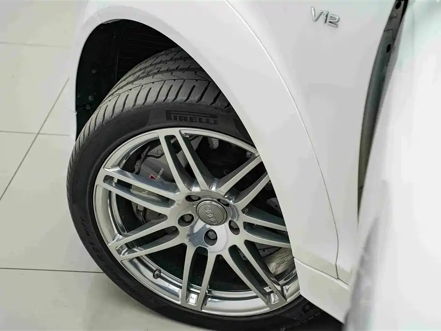 Audi Q7 2010 2010 Model 6.0 V12 TDI Flagship