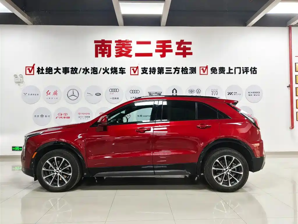 CADILLAC XT4