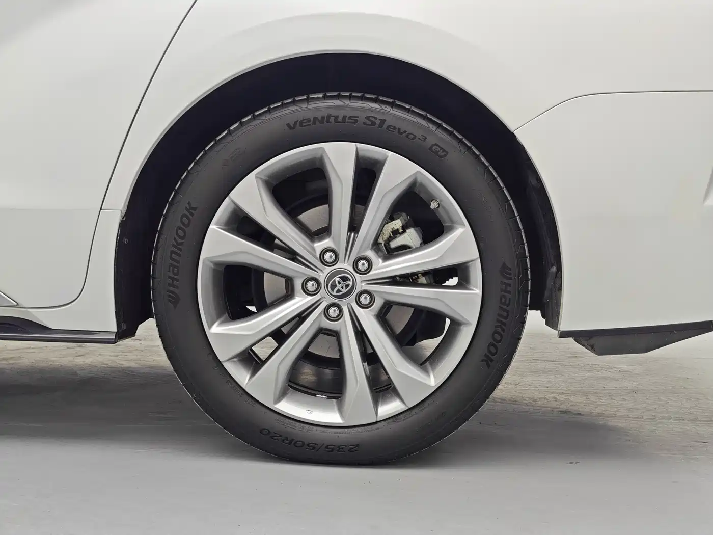 Toyota Sienna 2021 2.5L Hybrid Platinum Edition фото 13