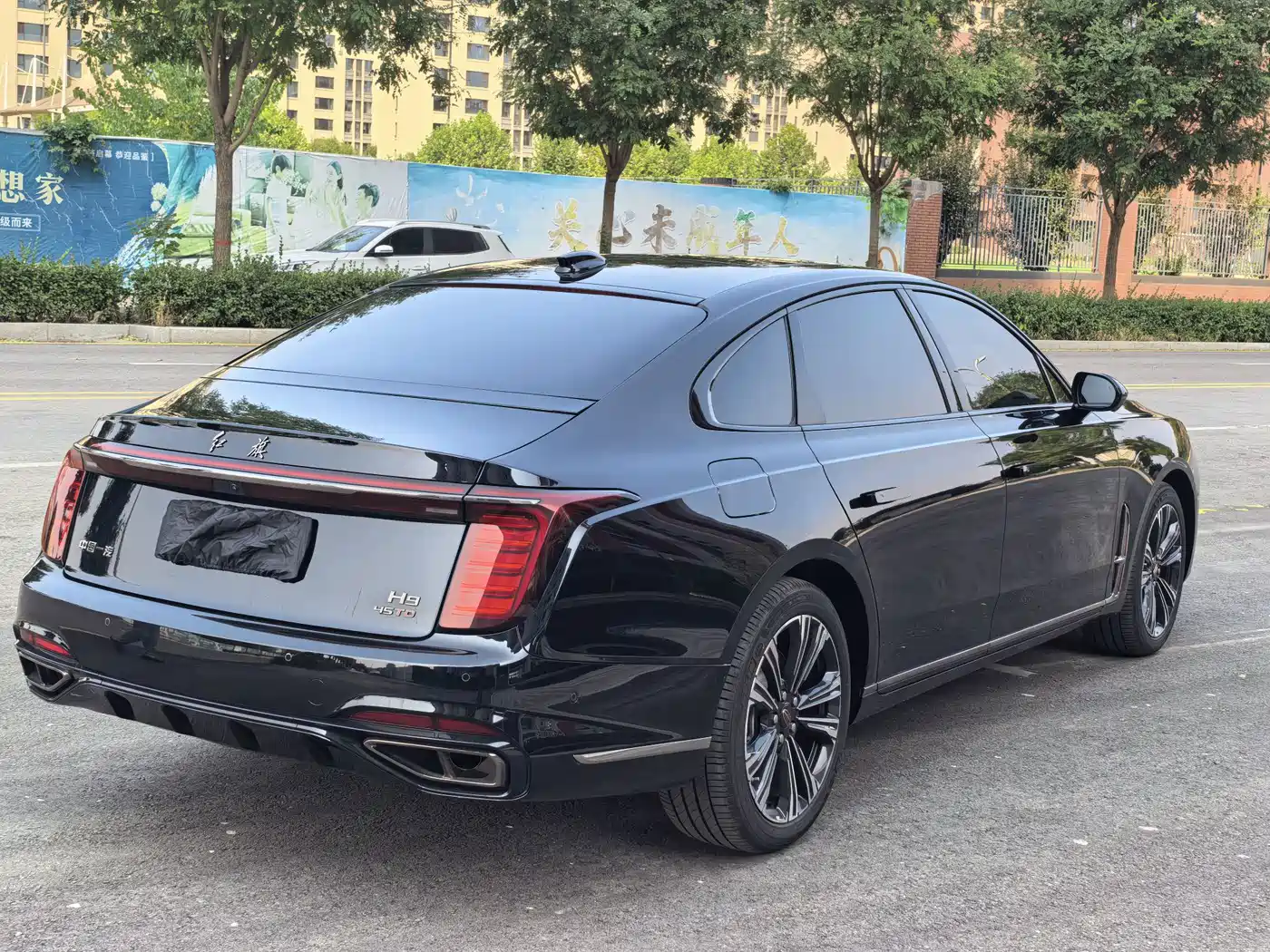 Фото 9 - Hongqi H9
