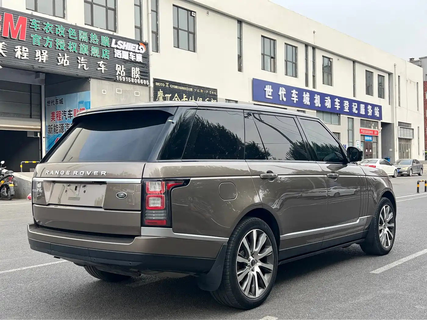 Land Rover Range Rover 2014 3.0 SC V6 Vogue SE Genesis Extended Edition фото 9
