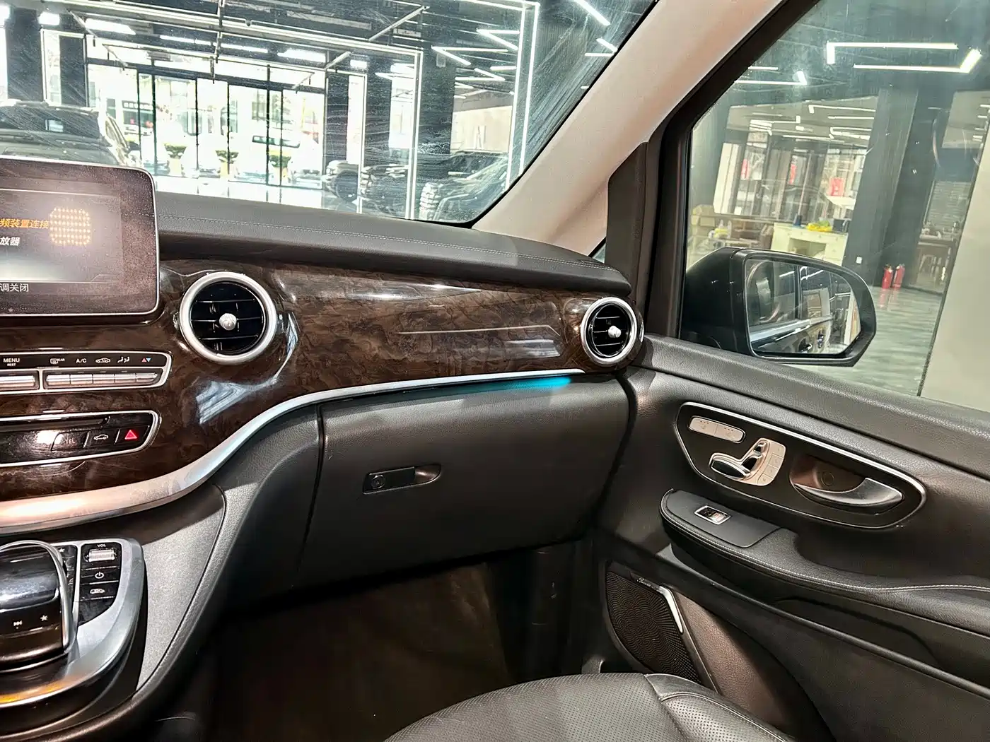 Mercedes-Benz V-Class 2018 V 260 Premium Edition China V фото 24