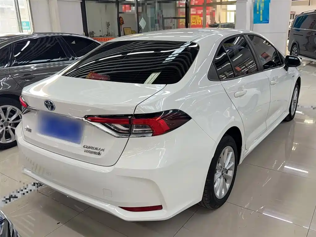 Toyota Corolla 2021 Hybrid 1.8L E-CVT Elite Edition фото 6