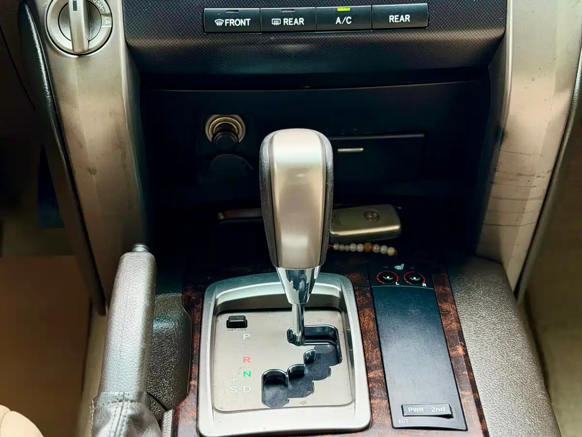 Toyota Land Cruiser 2010 Model 4.0L Automatic VX фото 23
