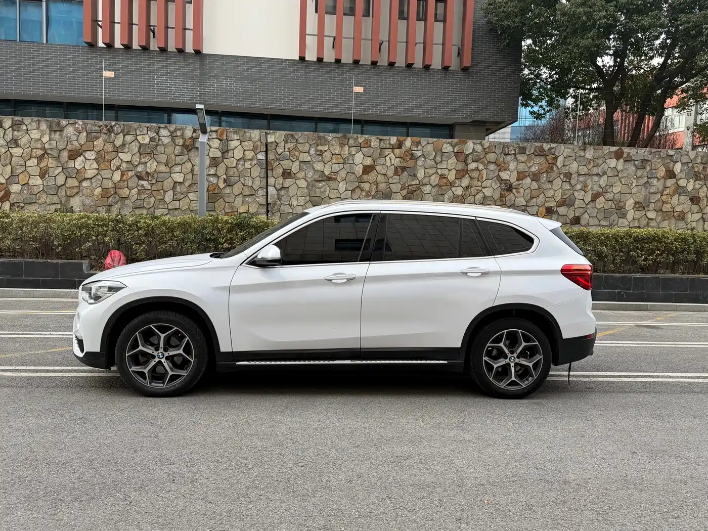 BMW X1 2018 sDrive18Li Premium Model фото 5