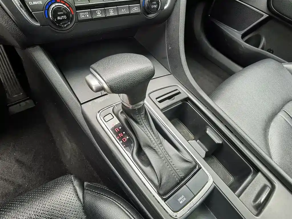 Kia K5 2016 2.0L Hybrid GLS фото 13